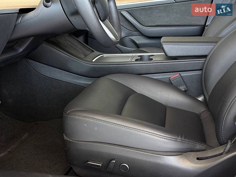 Седан Tesla Model 3 2023 в Одесі