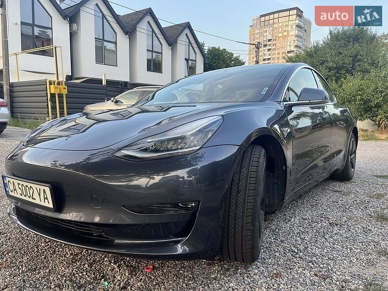 Tesla Model 3, photos from the listing
