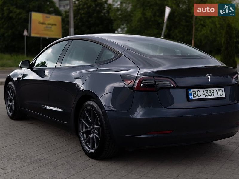 Седан Tesla Model 3 2022 в Львове