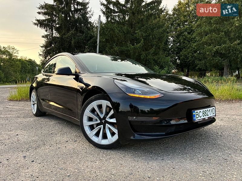Седан Tesla Model 3 2022 в Дрогобыче