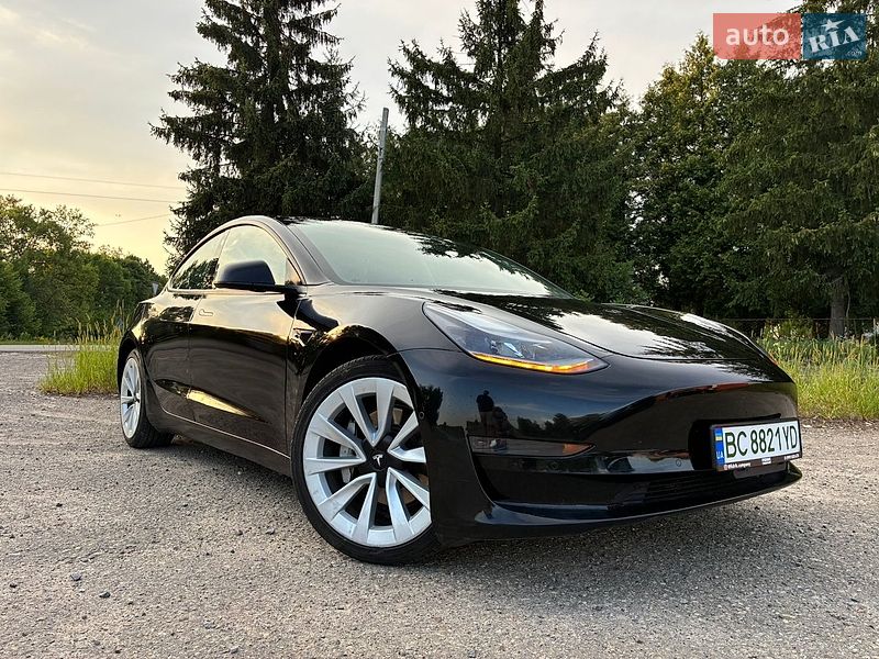 Седан Tesla Model 3 2022 в Дрогобыче