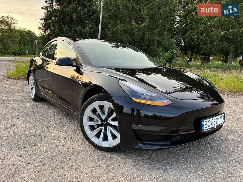 Седан Tesla Model 3 2022 в Дрогобыче