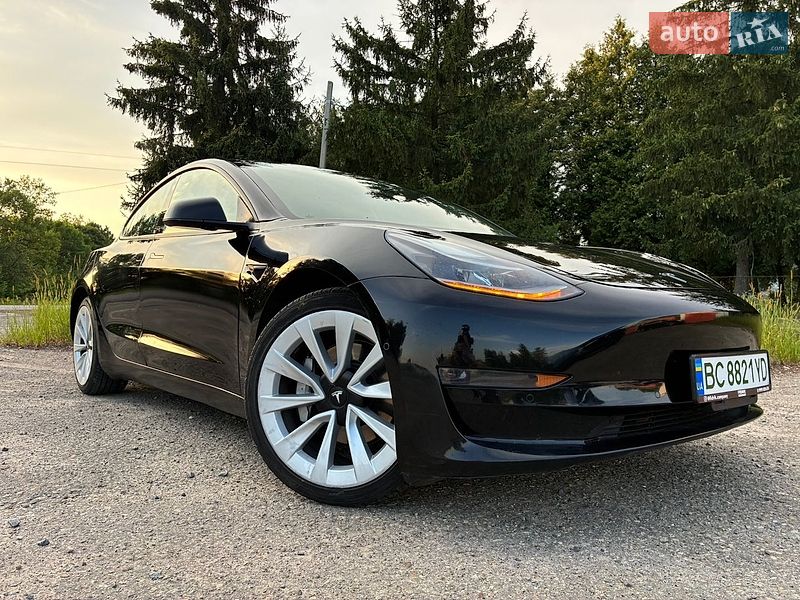 Седан Tesla Model 3 2022 в Дрогобыче