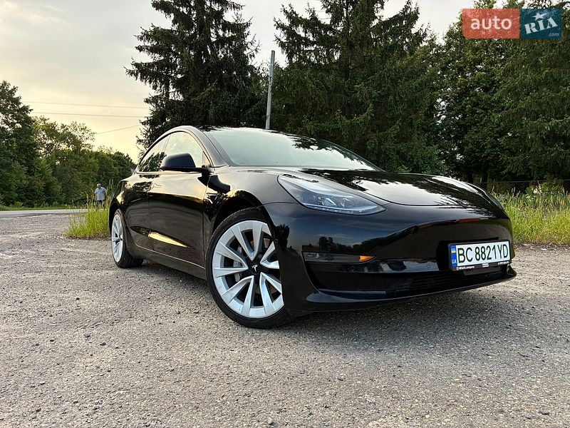 Седан Tesla Model 3 2022 в Дрогобыче