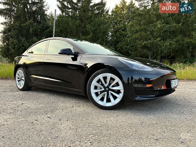 Седан Tesla Model 3 2022 в Дрогобыче