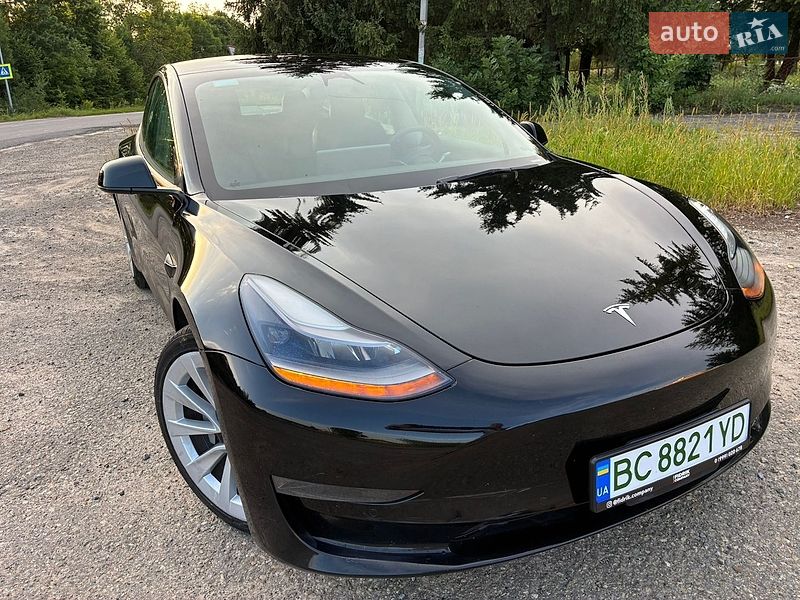 Седан Tesla Model 3 2022 в Дрогобыче