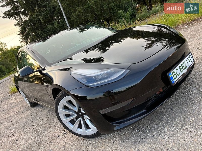 Седан Tesla Model 3 2022 в Дрогобыче