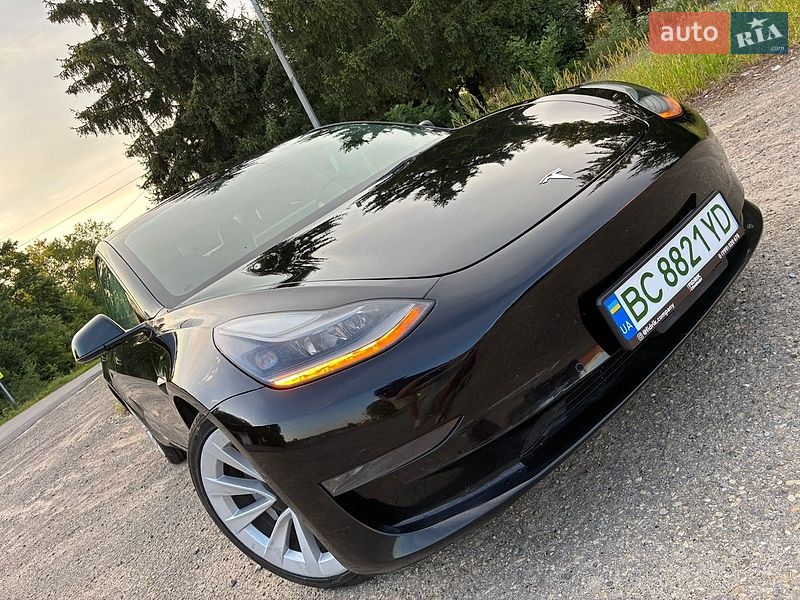 Седан Tesla Model 3 2022 в Дрогобыче