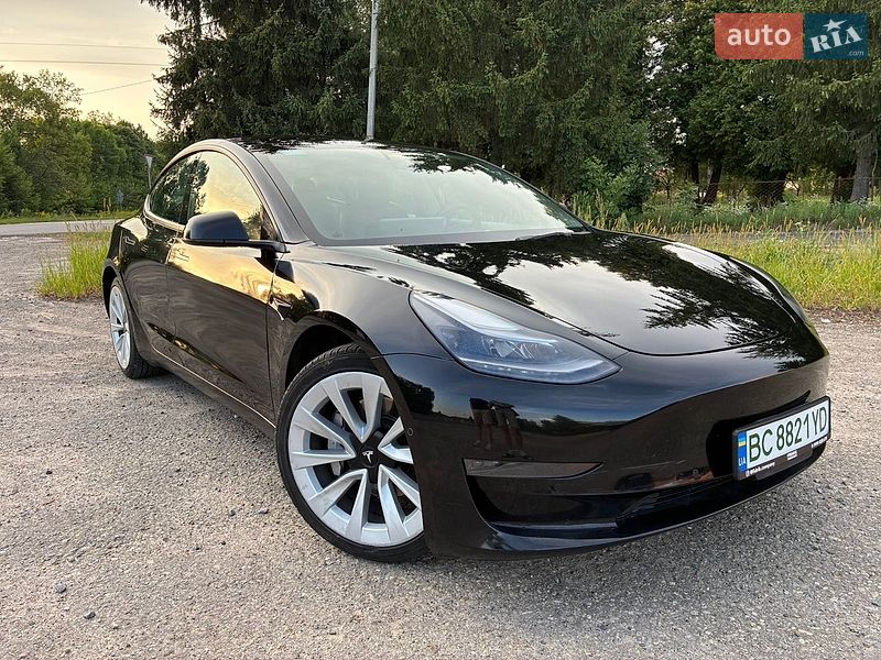 Седан Tesla Model 3 2022 в Дрогобыче
