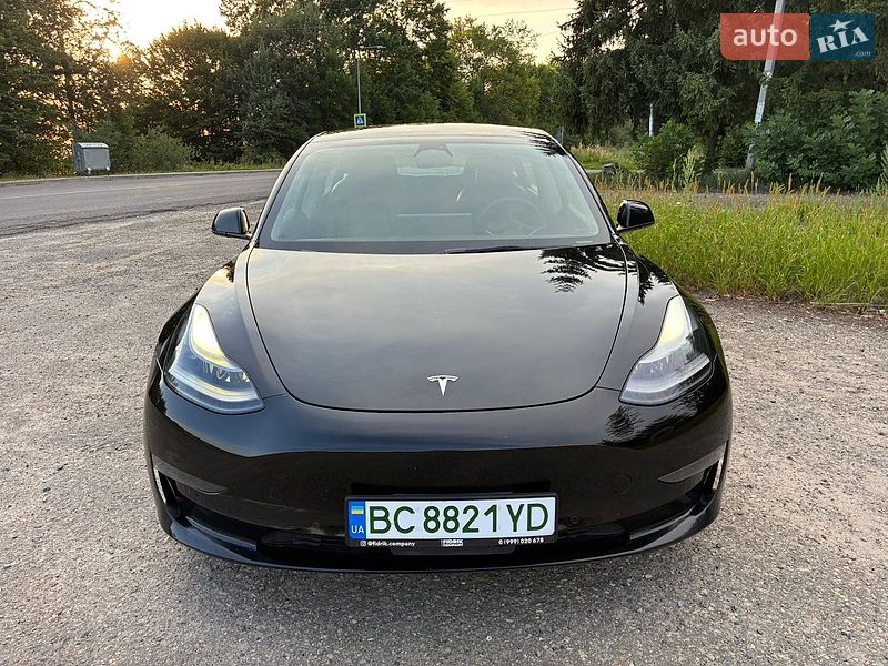 Седан Tesla Model 3 2022 в Дрогобыче