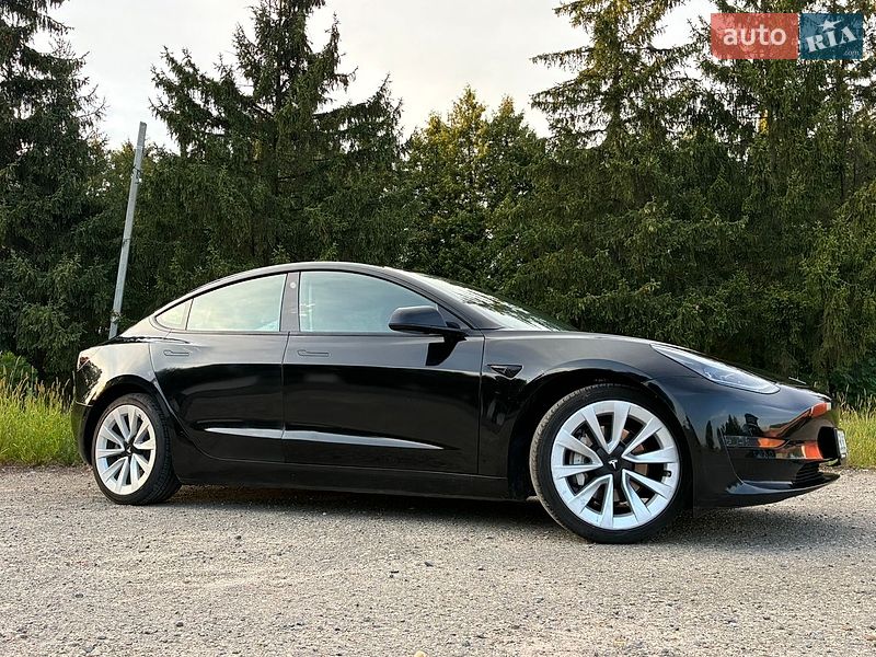 Седан Tesla Model 3 2022 в Дрогобыче