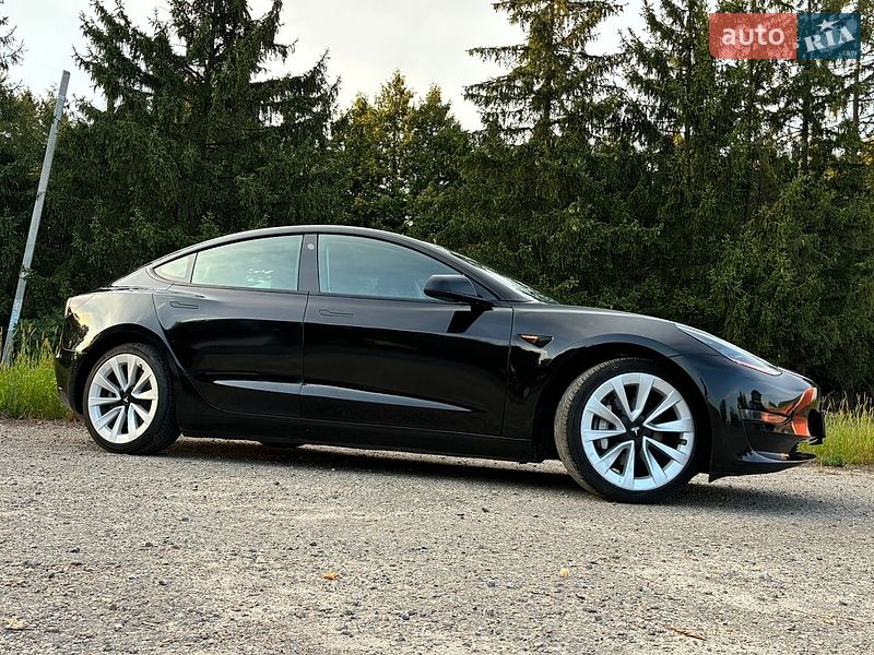 Седан Tesla Model 3 2022 в Дрогобыче