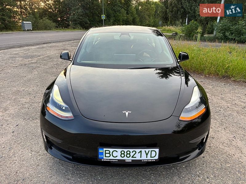 Седан Tesla Model 3 2022 в Дрогобыче