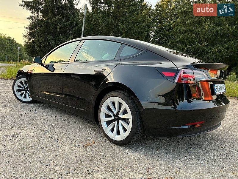 Седан Tesla Model 3 2022 в Дрогобыче