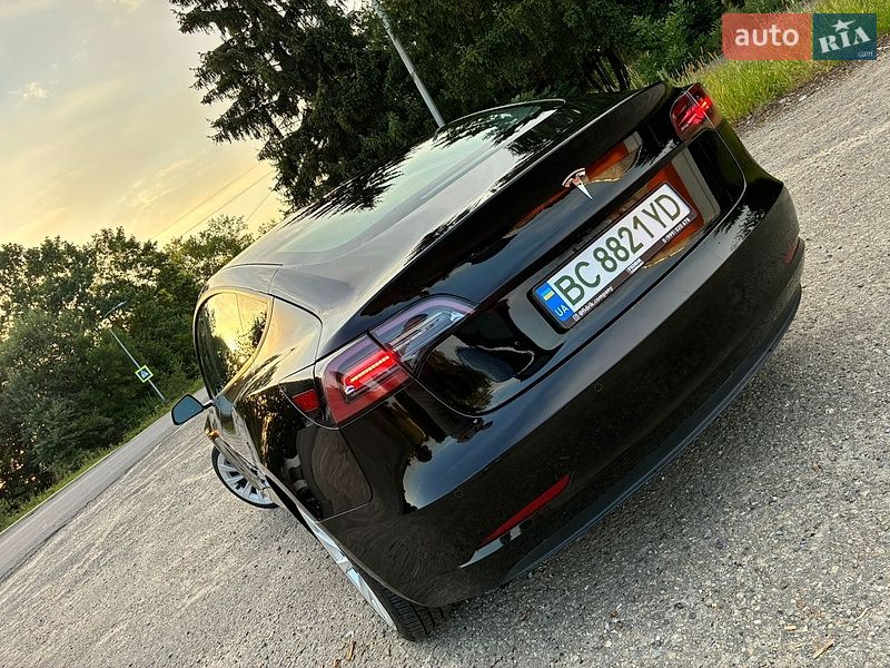 Седан Tesla Model 3 2022 в Дрогобыче