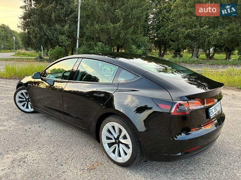 Седан Tesla Model 3 2022 в Дрогобыче