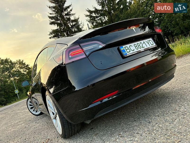 Седан Tesla Model 3 2022 в Дрогобыче