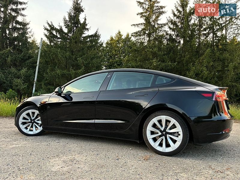 Седан Tesla Model 3 2022 в Дрогобыче