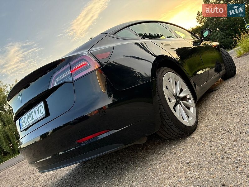 Седан Tesla Model 3 2022 в Дрогобыче