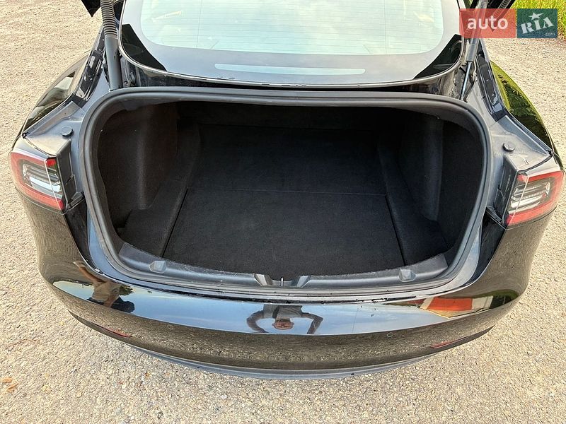 Седан Tesla Model 3 2022 в Дрогобыче