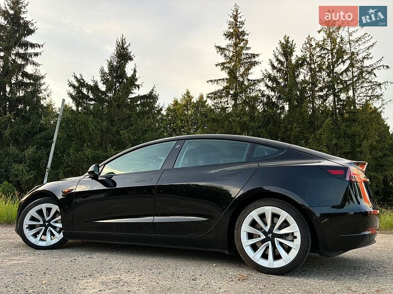 Седан Tesla Model 3 2022 в Дрогобыче