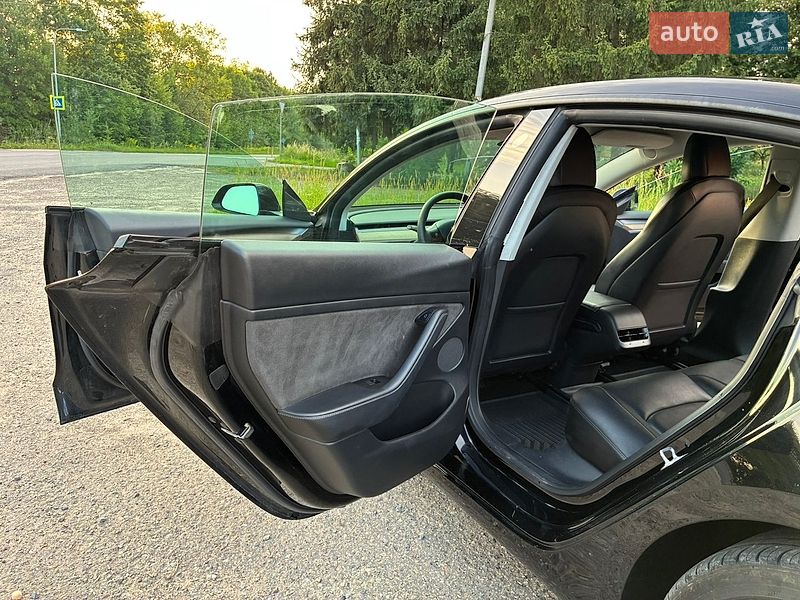 Седан Tesla Model 3 2022 в Дрогобыче