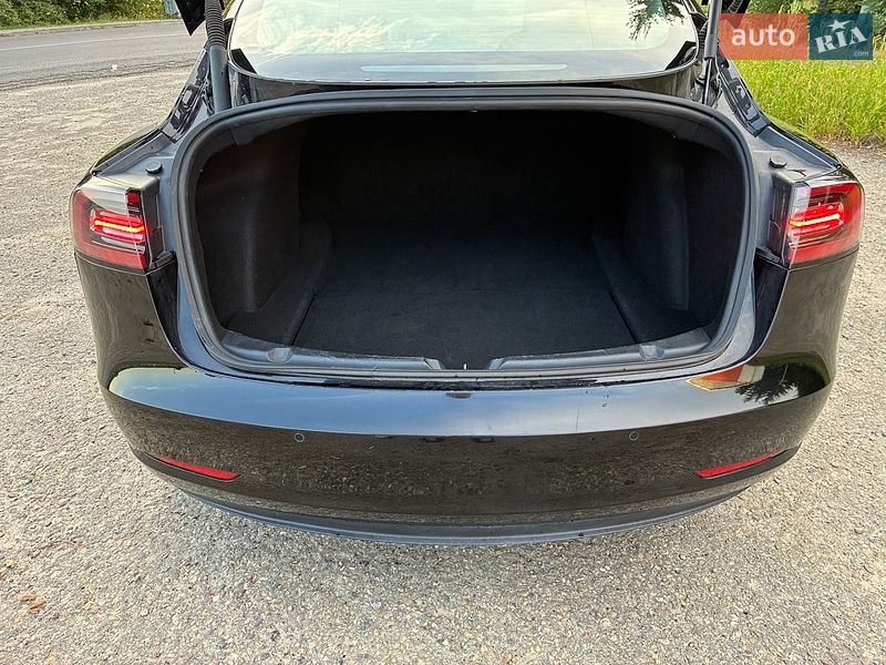 Седан Tesla Model 3 2022 в Дрогобыче