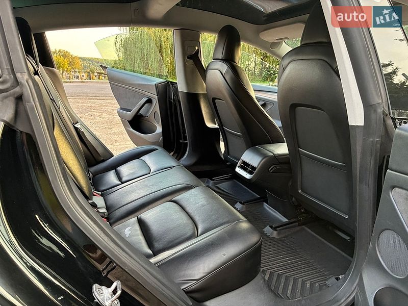 Седан Tesla Model 3 2022 в Дрогобыче
