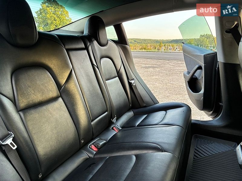 Седан Tesla Model 3 2022 в Дрогобыче