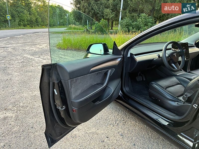 Седан Tesla Model 3 2022 в Дрогобыче