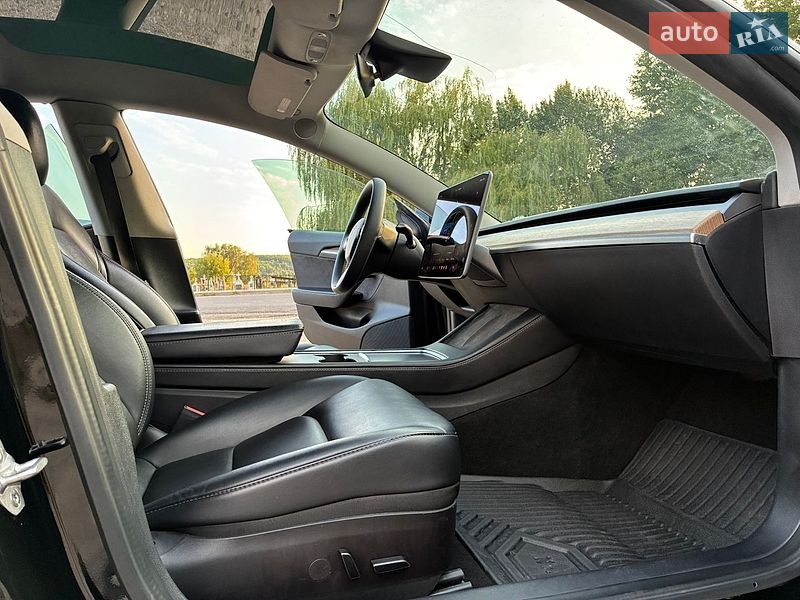 Седан Tesla Model 3 2022 в Дрогобыче