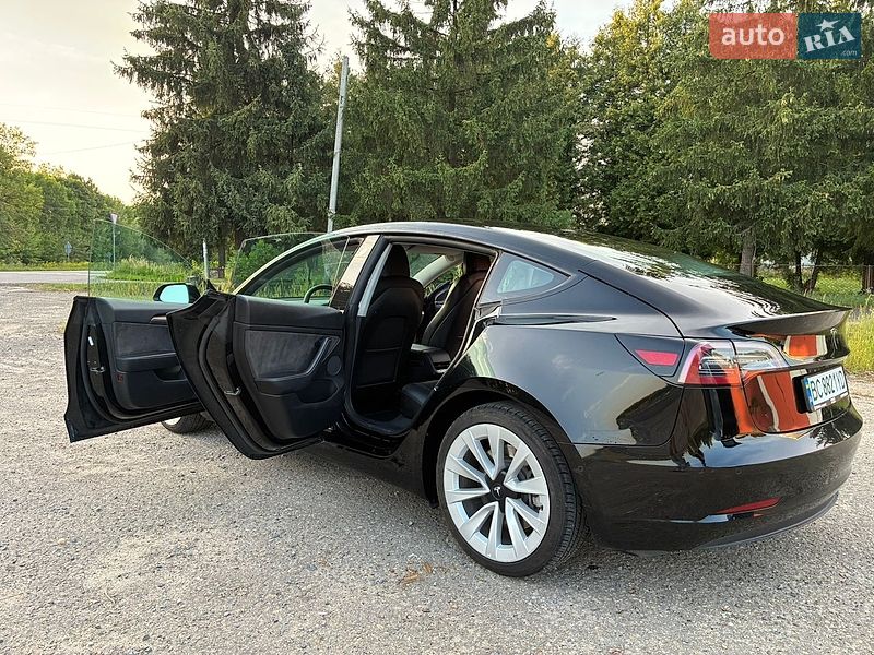 Седан Tesla Model 3 2022 в Дрогобыче