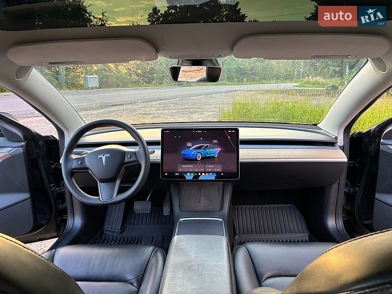 Седан Tesla Model 3 2022 в Дрогобыче