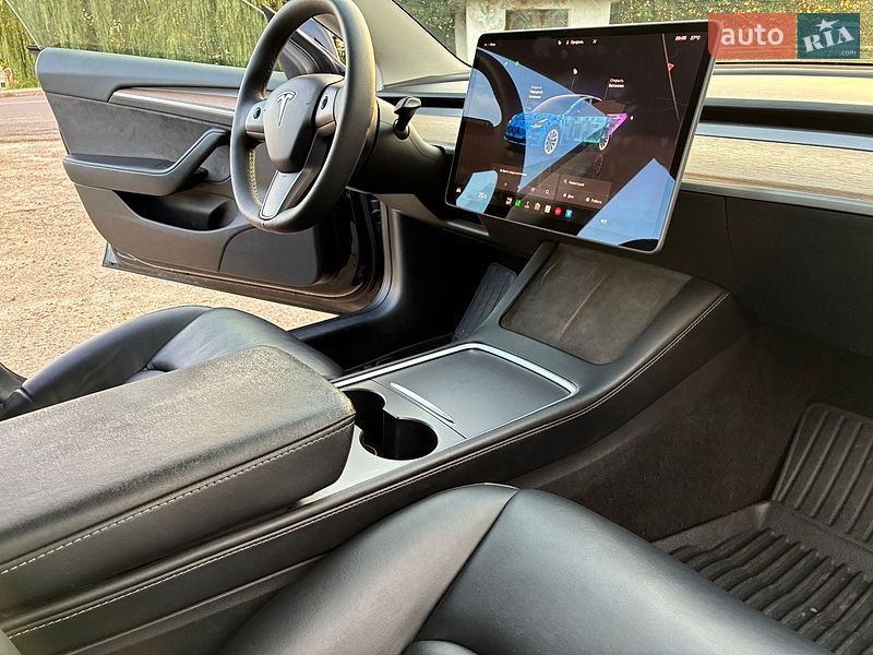 Седан Tesla Model 3 2022 в Дрогобыче
