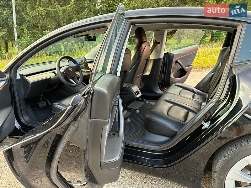 Седан Tesla Model 3 2022 в Дрогобыче