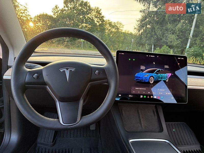Седан Tesla Model 3 2022 в Дрогобыче