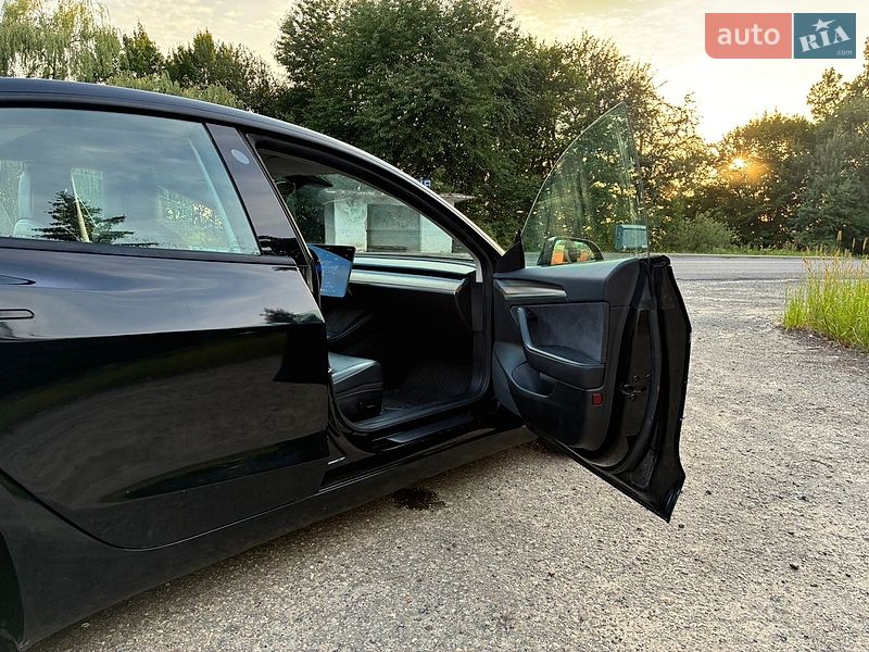 Седан Tesla Model 3 2022 в Дрогобыче