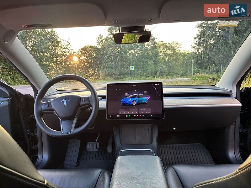 Седан Tesla Model 3 2022 в Дрогобыче