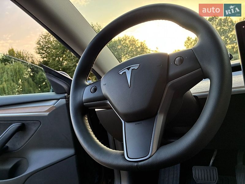 Седан Tesla Model 3 2022 в Дрогобыче
