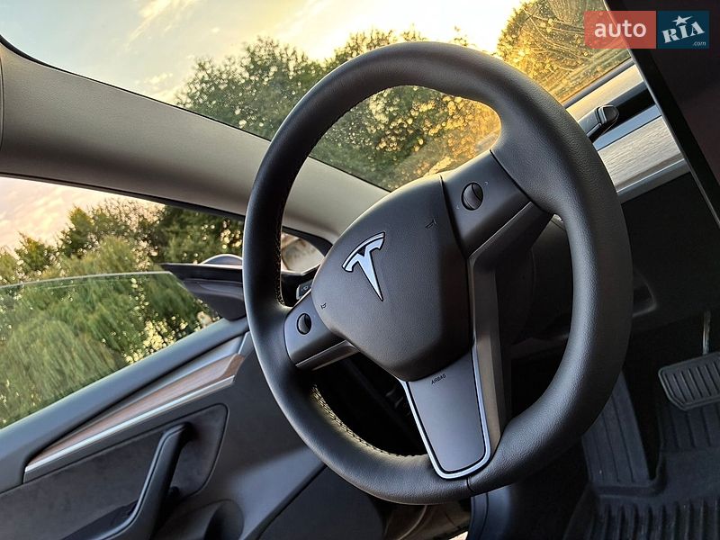Седан Tesla Model 3 2022 в Дрогобыче