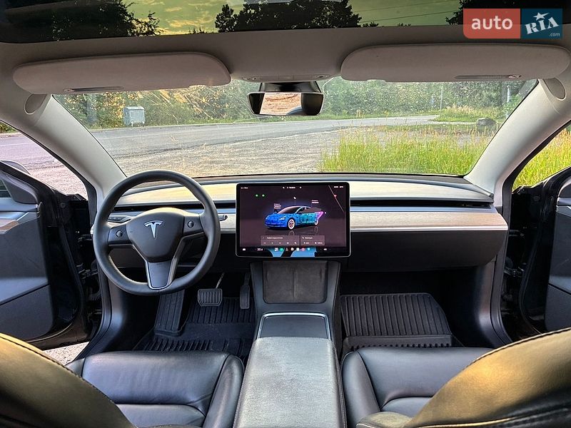 Седан Tesla Model 3 2022 в Дрогобыче