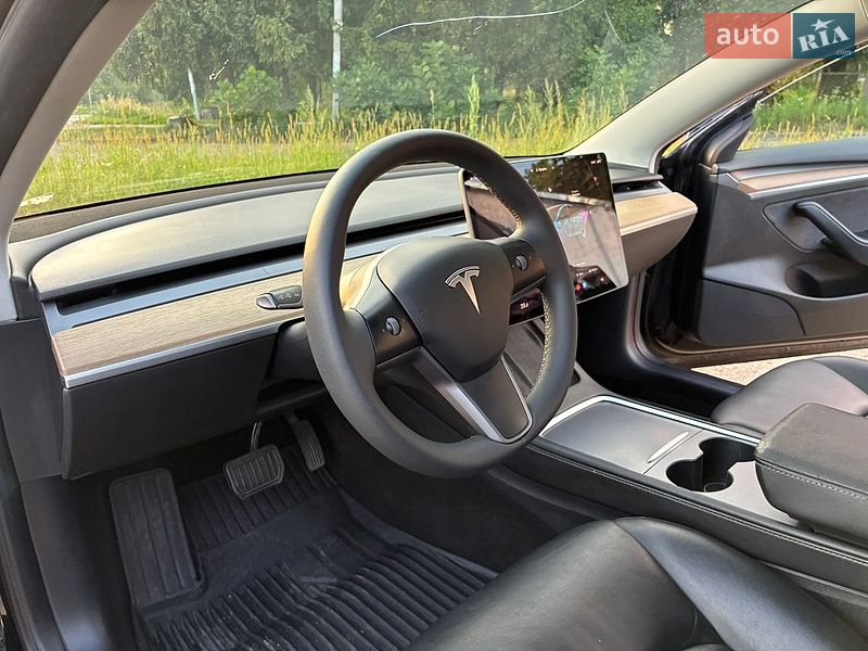 Седан Tesla Model 3 2022 в Дрогобыче