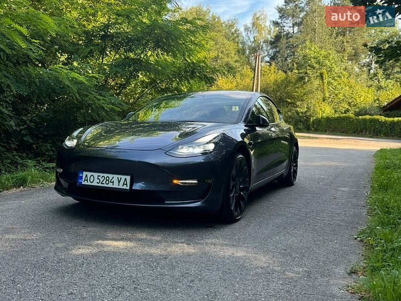 Седан Tesla Model 3 2022 в Ужгороді