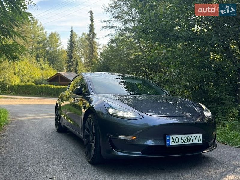 Седан Tesla Model 3 2022 в Ужгороді