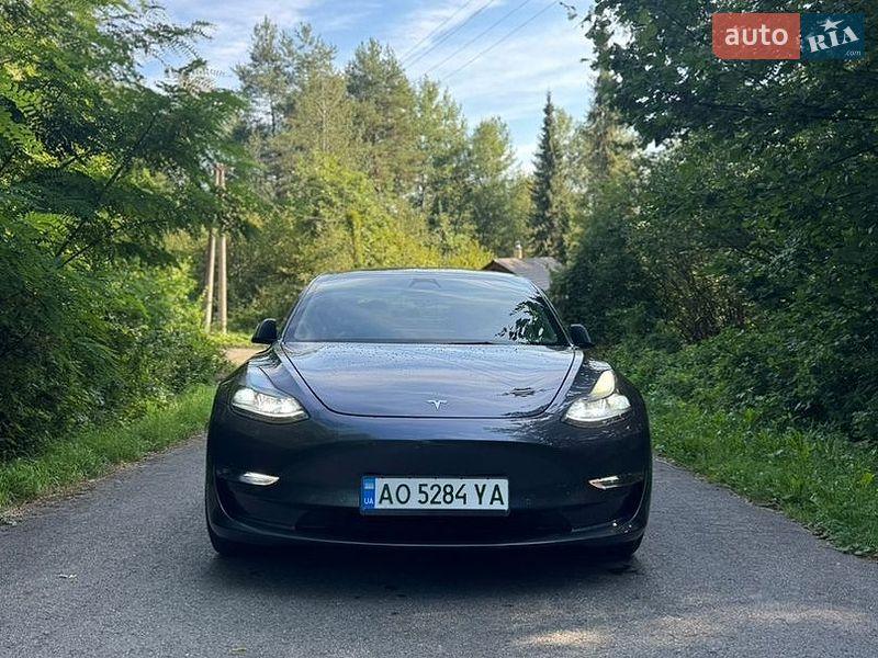 Седан Tesla Model 3 2022 в Ужгороді