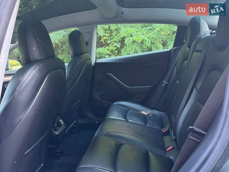Седан Tesla Model 3 2022 в Ужгороді