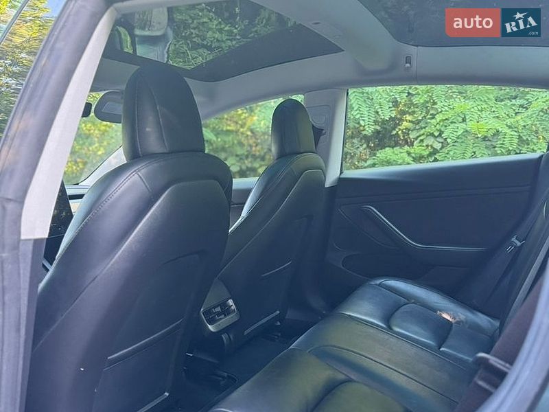 Седан Tesla Model 3 2022 в Ужгороді
