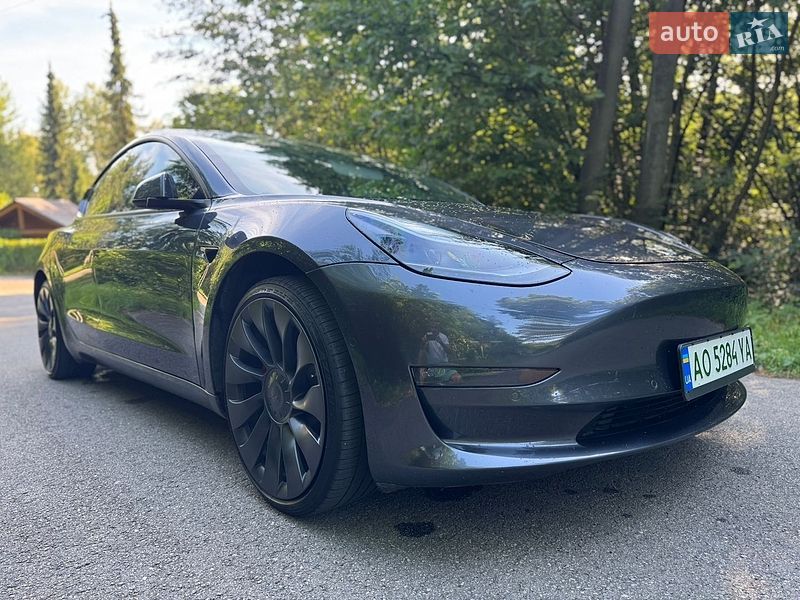 Седан Tesla Model 3 2022 в Ужгороді