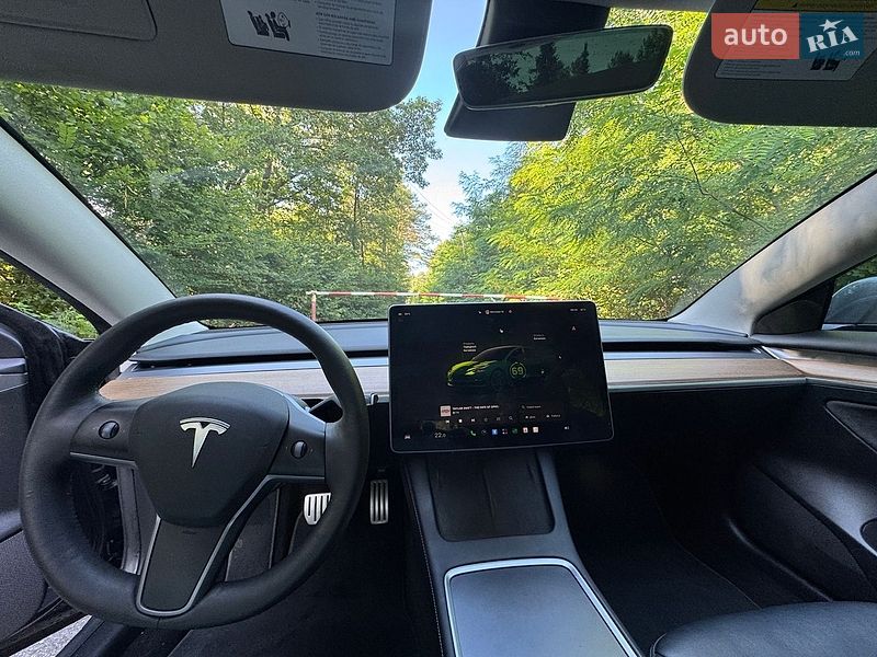 Седан Tesla Model 3 2022 в Ужгороді