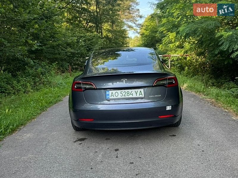 Седан Tesla Model 3 2022 в Ужгороді
